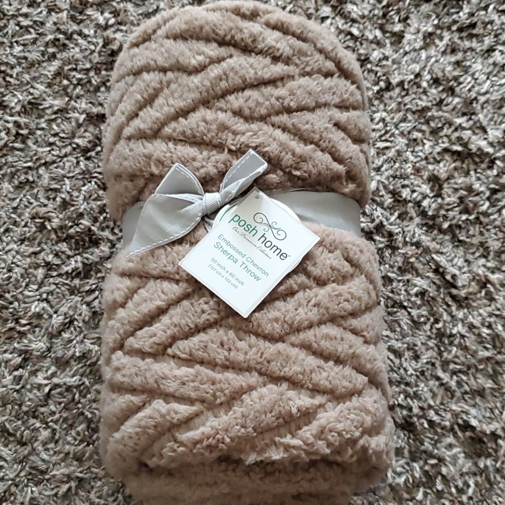POSH HOME Embossed Chevron Sherpa Throw  50" X 60"